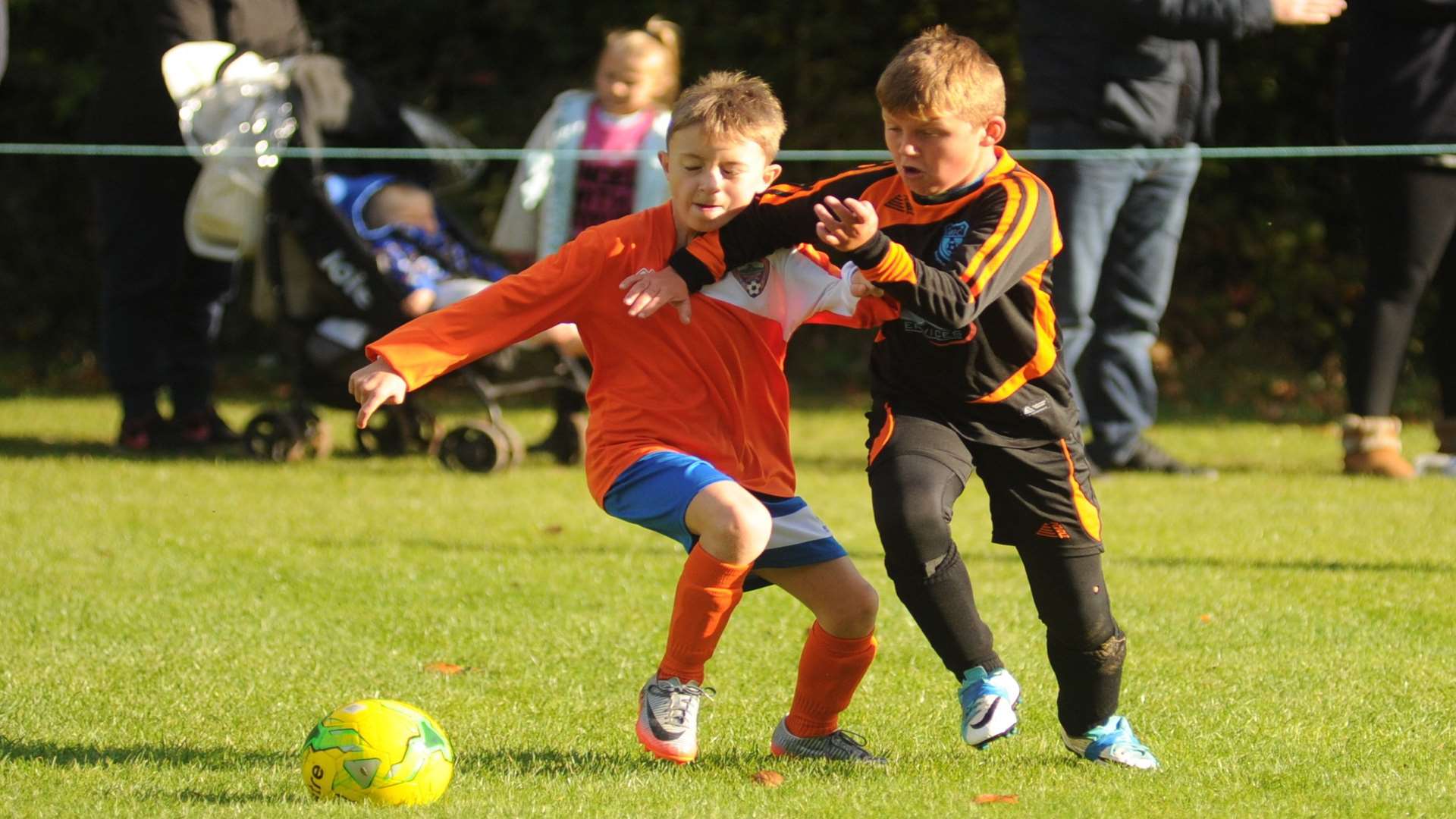 Cuxton 91 Crusaders under-11s taking on New Road Giants under-11s Picture: Steve Crispe