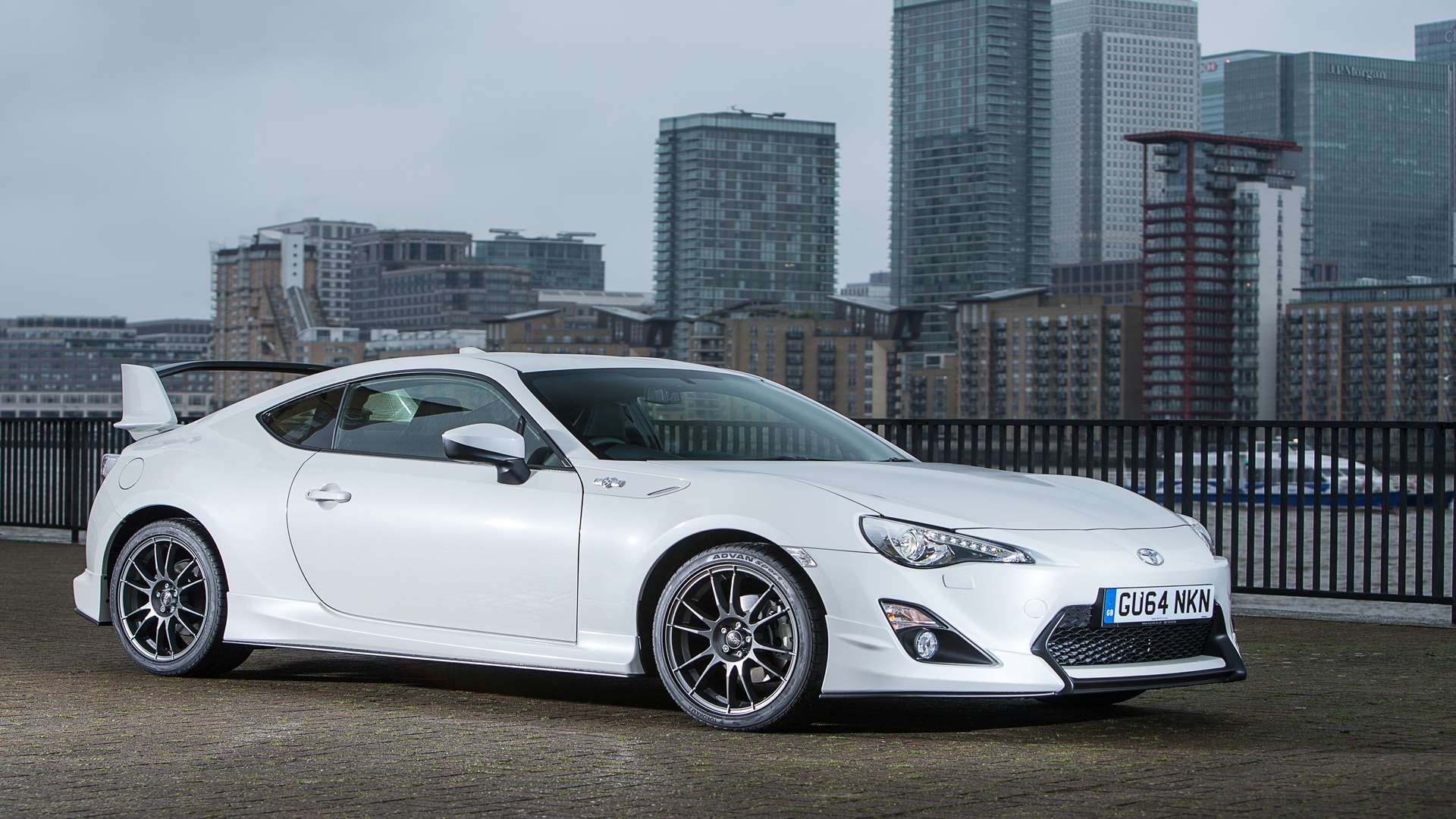 The Aero bodykit adds visual drama to the GT86