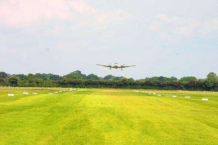 Plane lands at Headcorn.