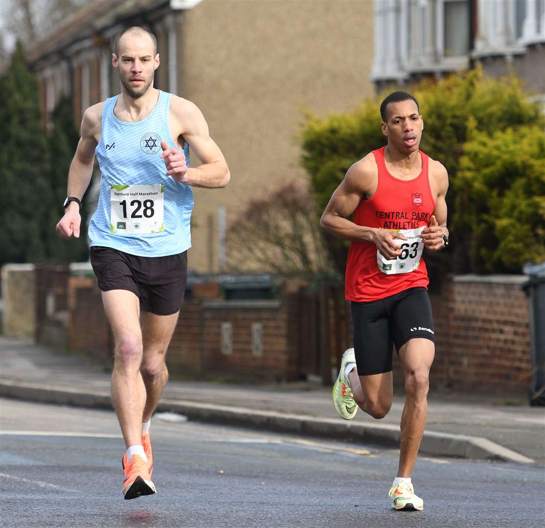 David Worden (No.128) of Cambridge Harriers up against Central Park Athletics' Mouctar Barry (No.263). Picture: Barry Goodwin (55423175)