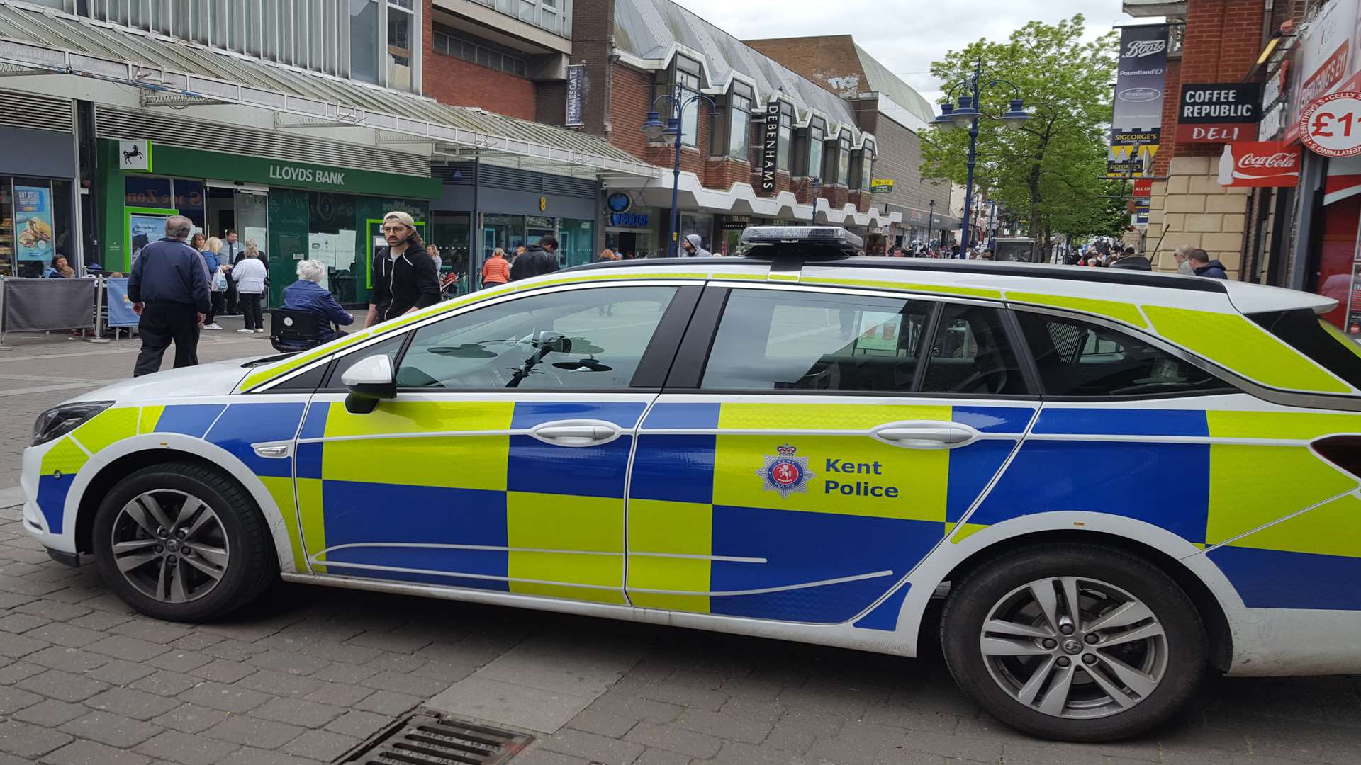 Police outside Lloyds Bank in New Road