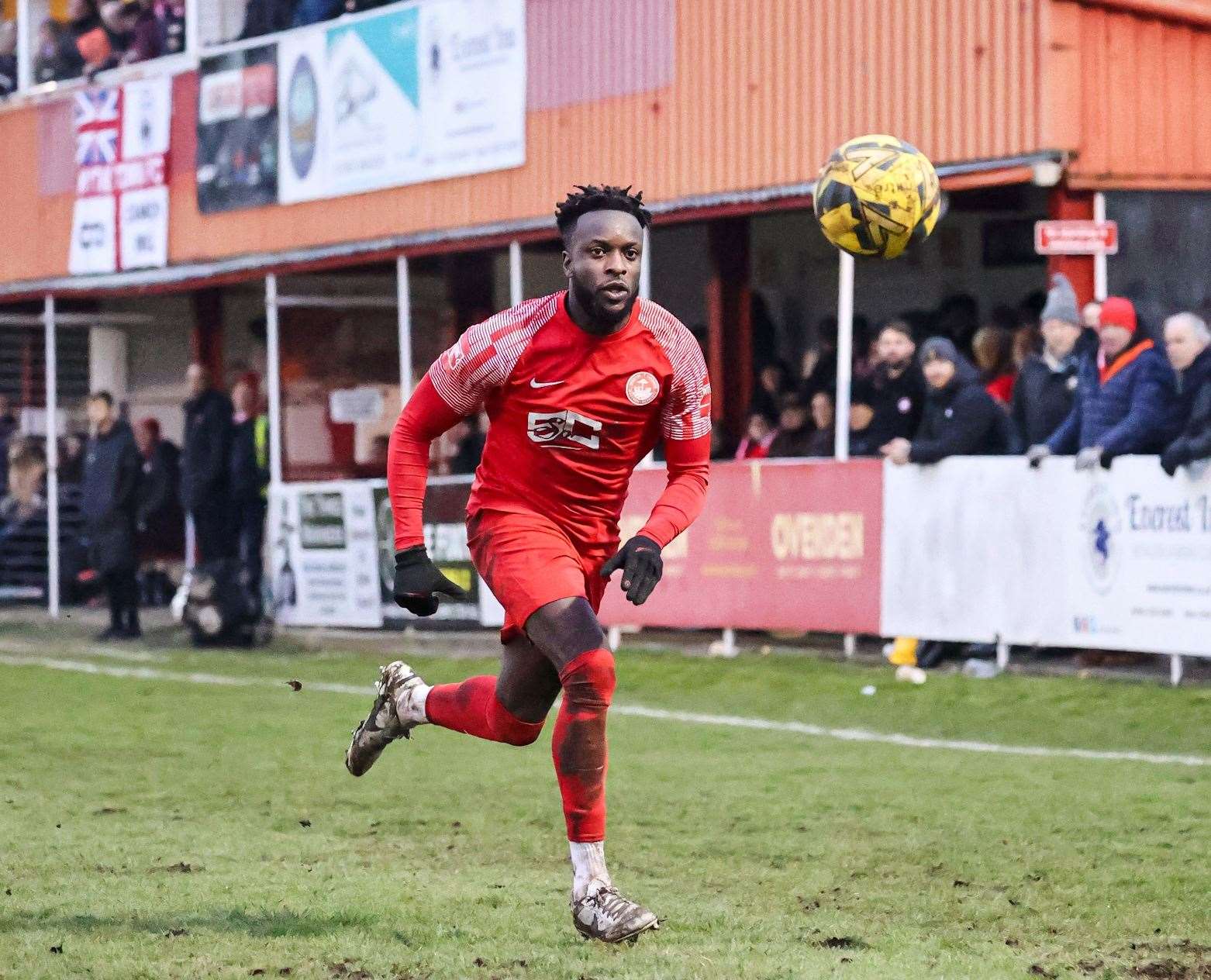 Hythe man-of-the-match Aaron Barnes gets down the left wing. Picture: Helen Cooper