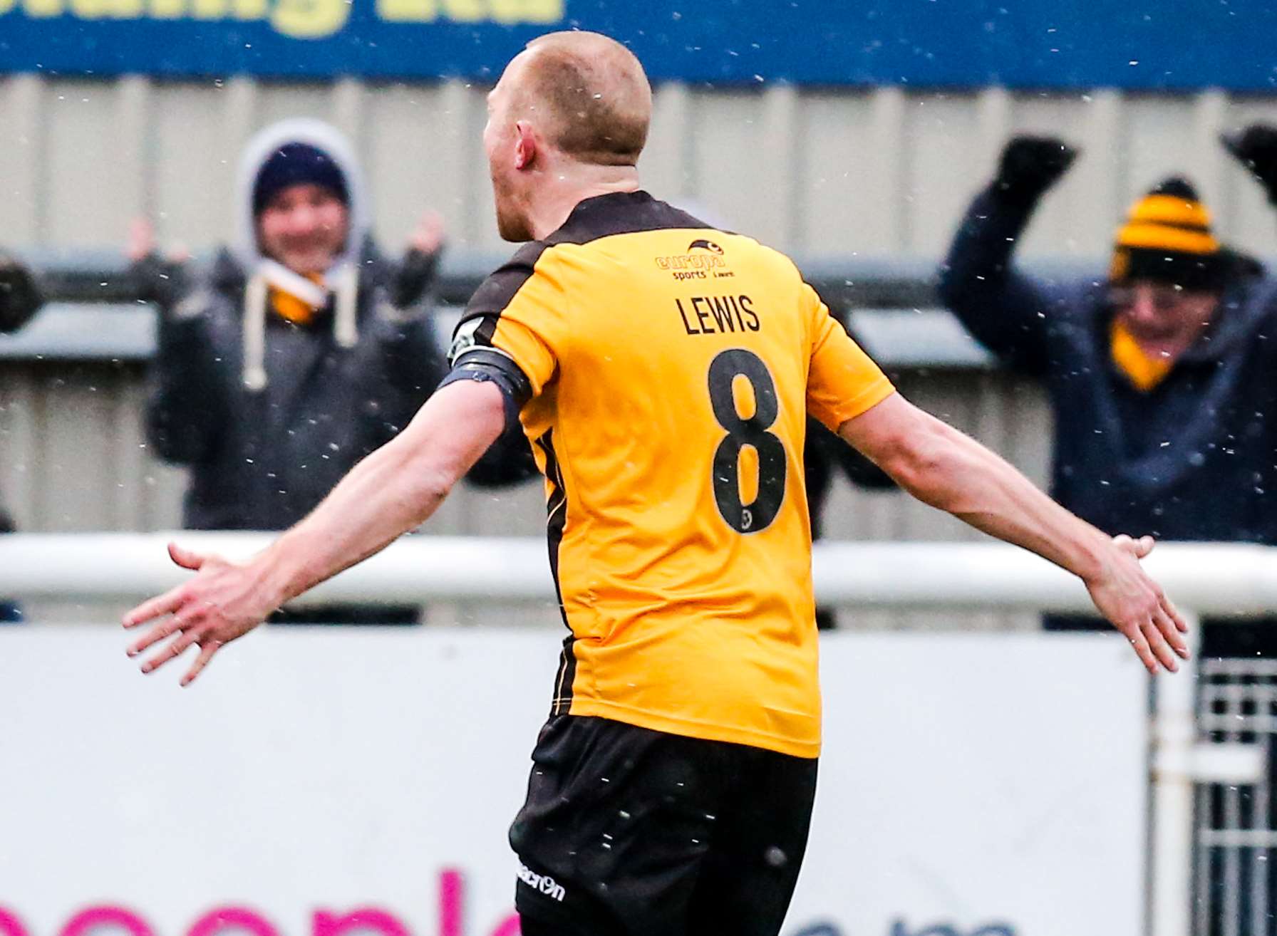 Stuart Lewis celebrates his winner Picture: Matthew Walker