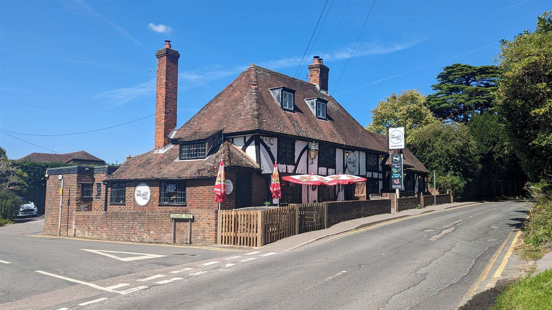 The Walnut Tree pub in Yalding