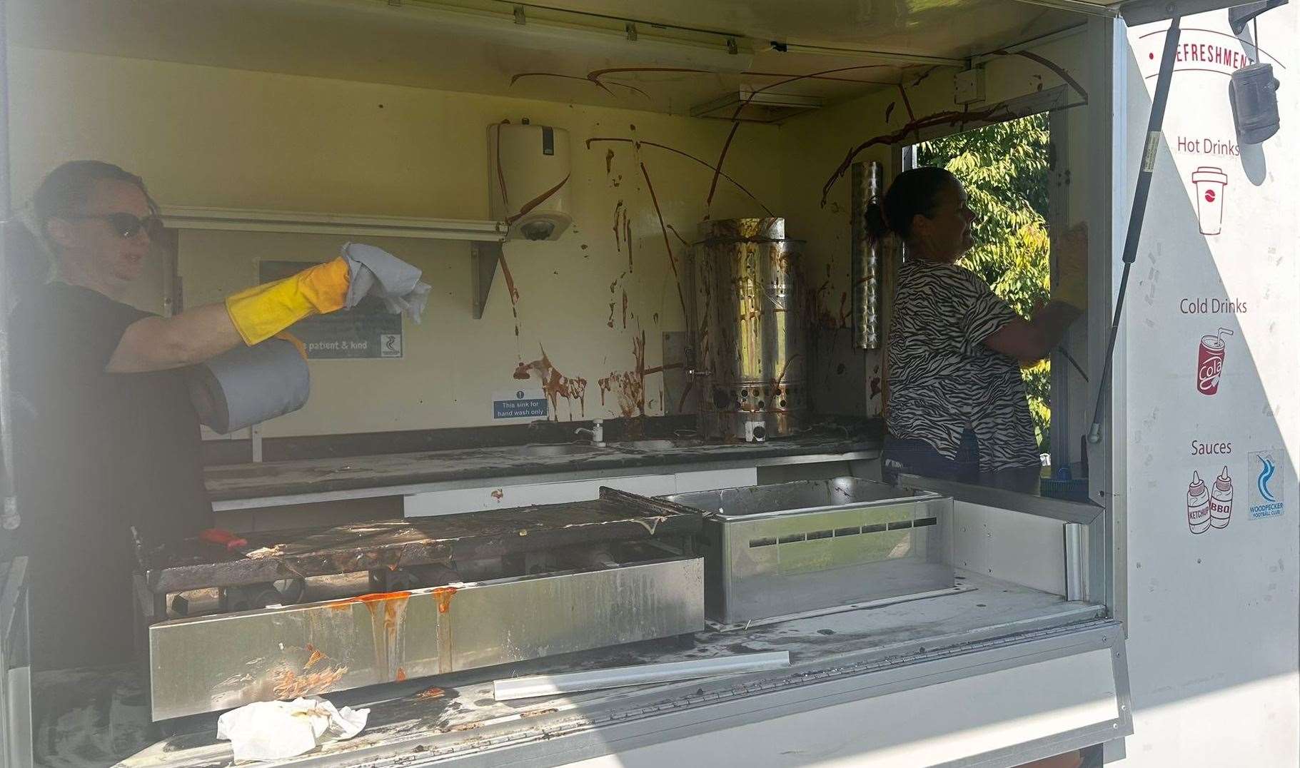 12 people came to help clean the mess to the food van, Peckish