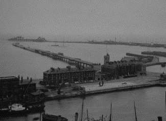 The Esplanade with the Prince of Wales Pier and houses next to the Wellington Dock