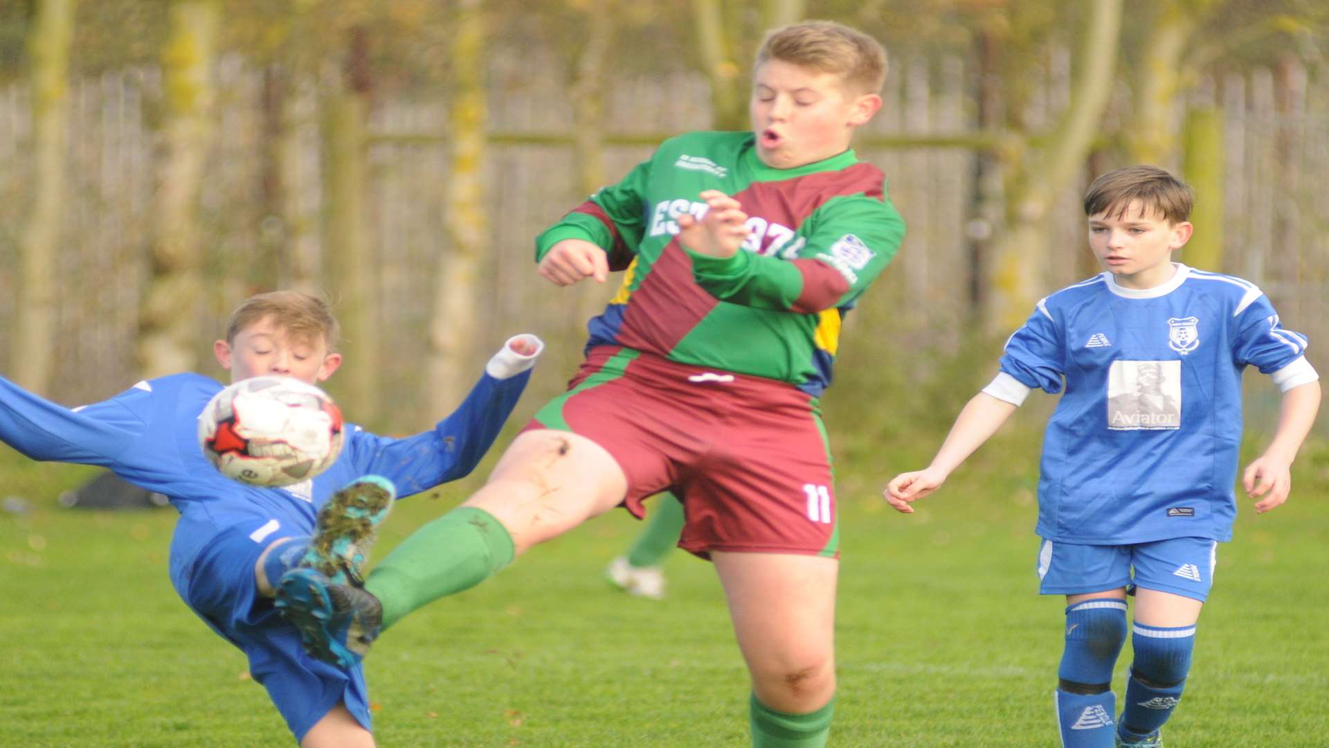 Cobham Colts under-14s get in ahead of New Road under-14s, blue, on Sunday. Picture: Steve Crispe FM4118526