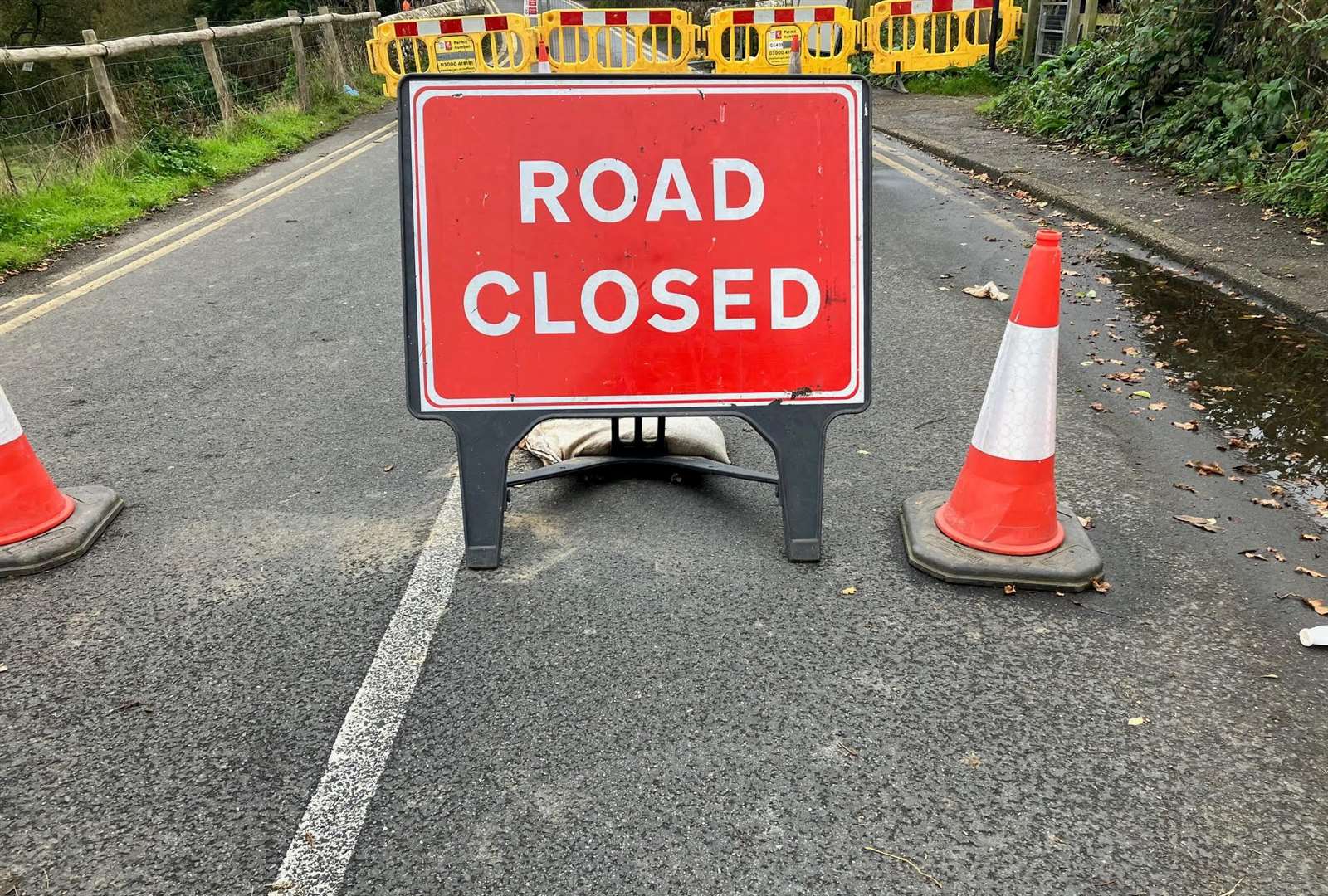 Road closed sign on Teston Bridge