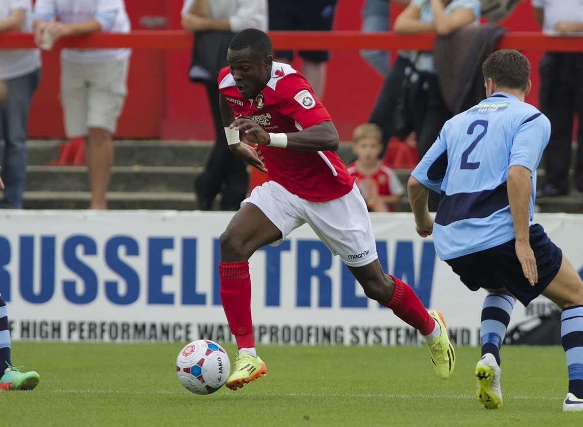 Anthony Cook cuts inside St Albans City's John Kyriacou Picture: Andy Payton