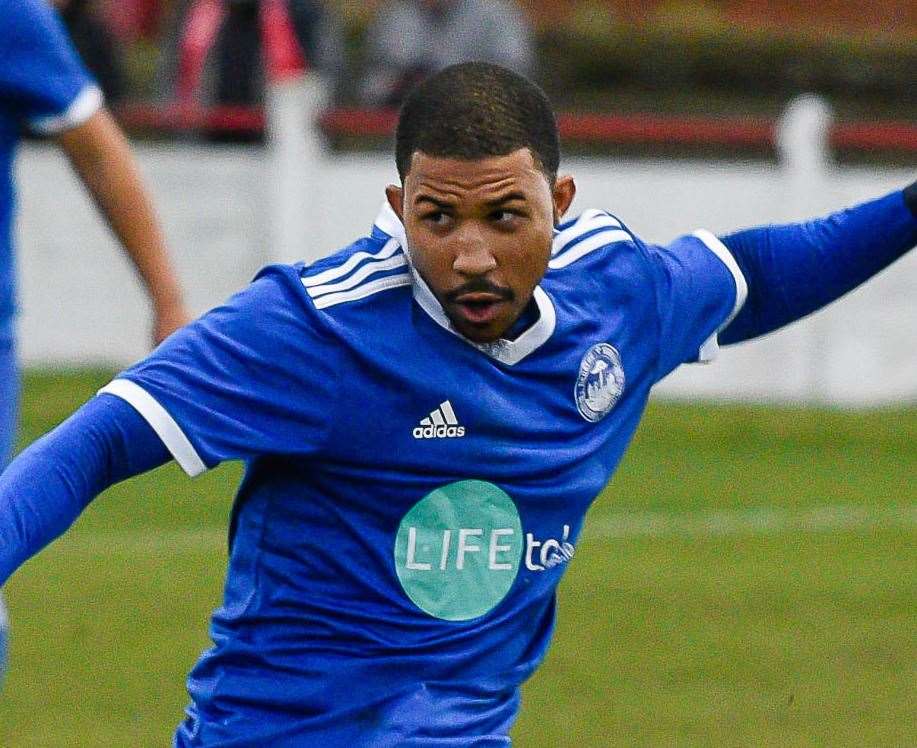 Hythe defender Nathan Gordon Picture: Alan Langley