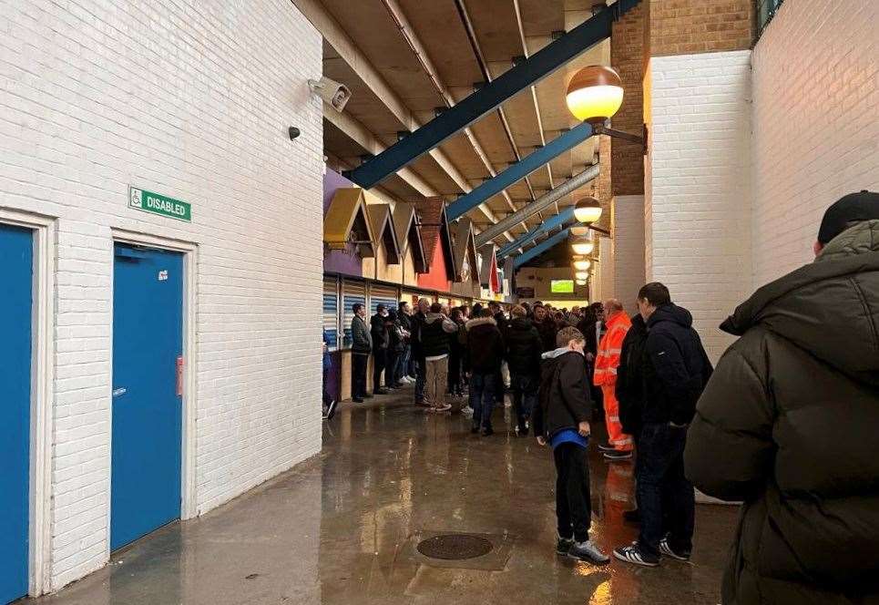 The kiosk area where you can grab a drink and a bite to eat