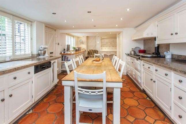 The kitchen. Picture: Zoopla / Knight Frank