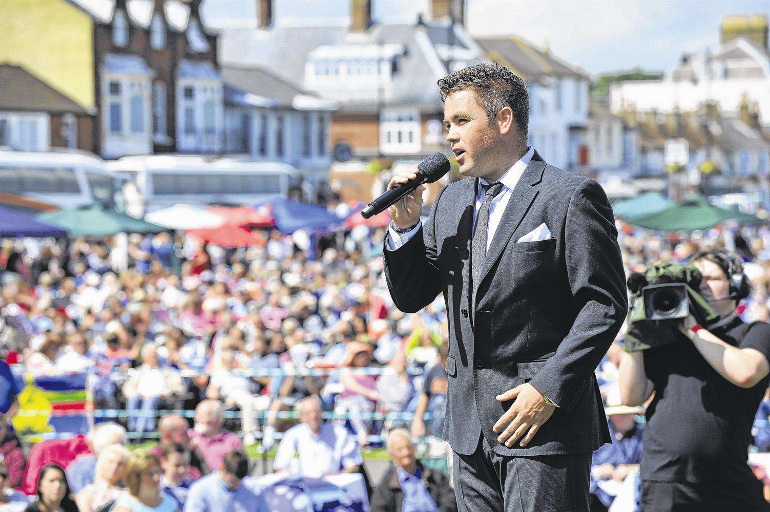 Cpl Bug John Sumner sings Mr Bojangles