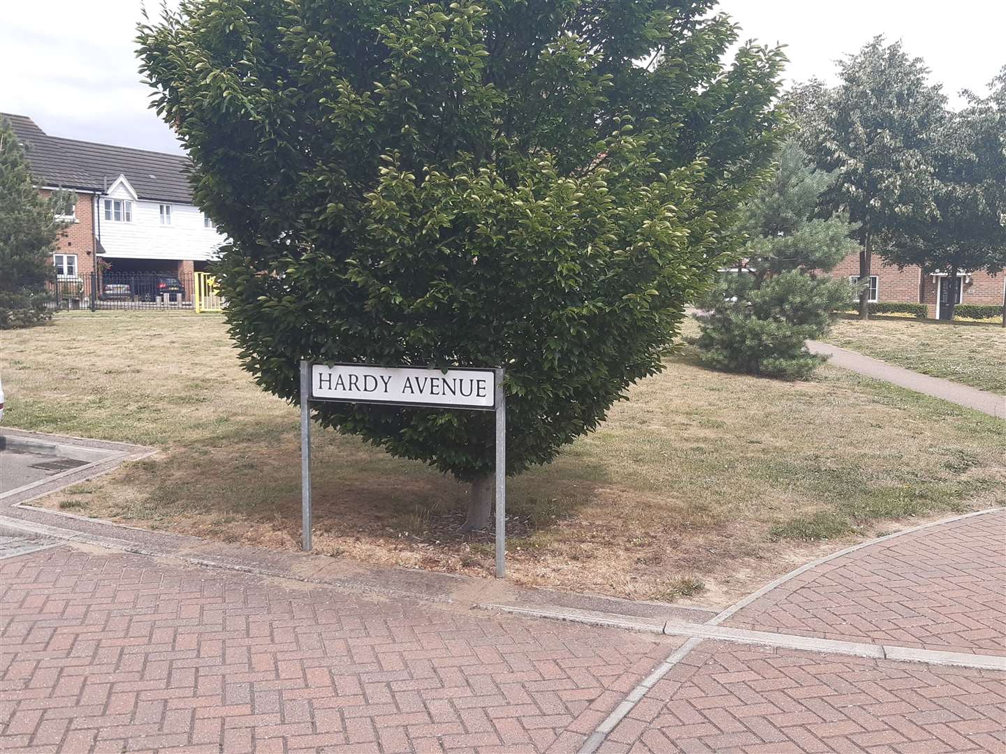 Four fire engines were called to Hardy Avenue in Dartford yesterday afternoon