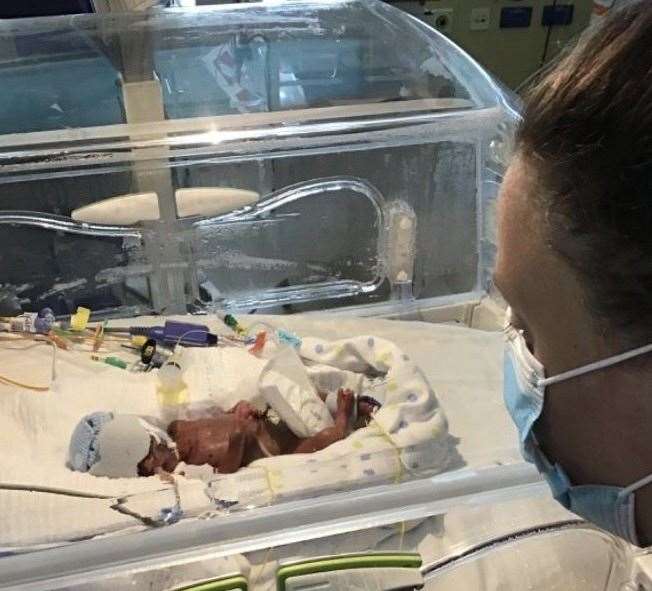 Elizabeth Hamilton with son Elijah Johnson who is being cared for at the Royal Sussex County Hospital in Brighton (41579743)