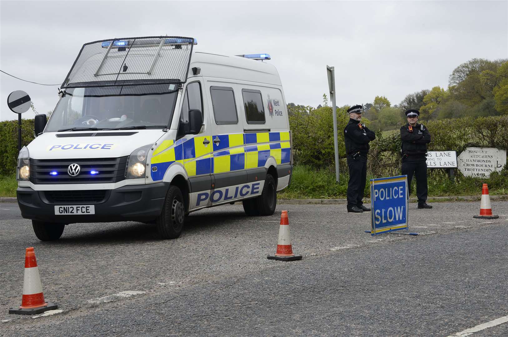 Police closed off Smiths Lane in Goudhurst Picture by Paul Amos