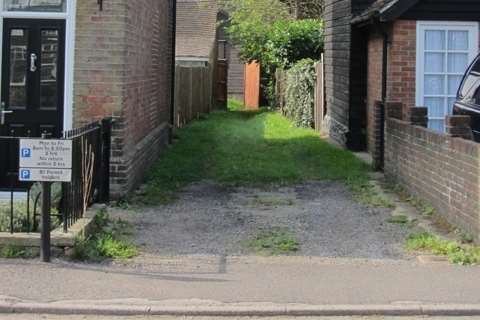 The front of the alleyway, taken in September 2014