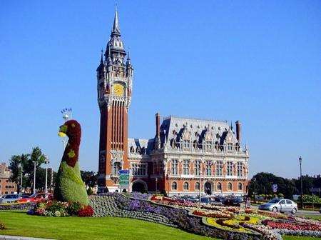 One of the finest landmarks in Calais is the town hall - Hotel de Ville - completed in 1925