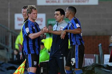 Simon King goes off injured on his return to competitive action and is replaced by Tony Sinclair