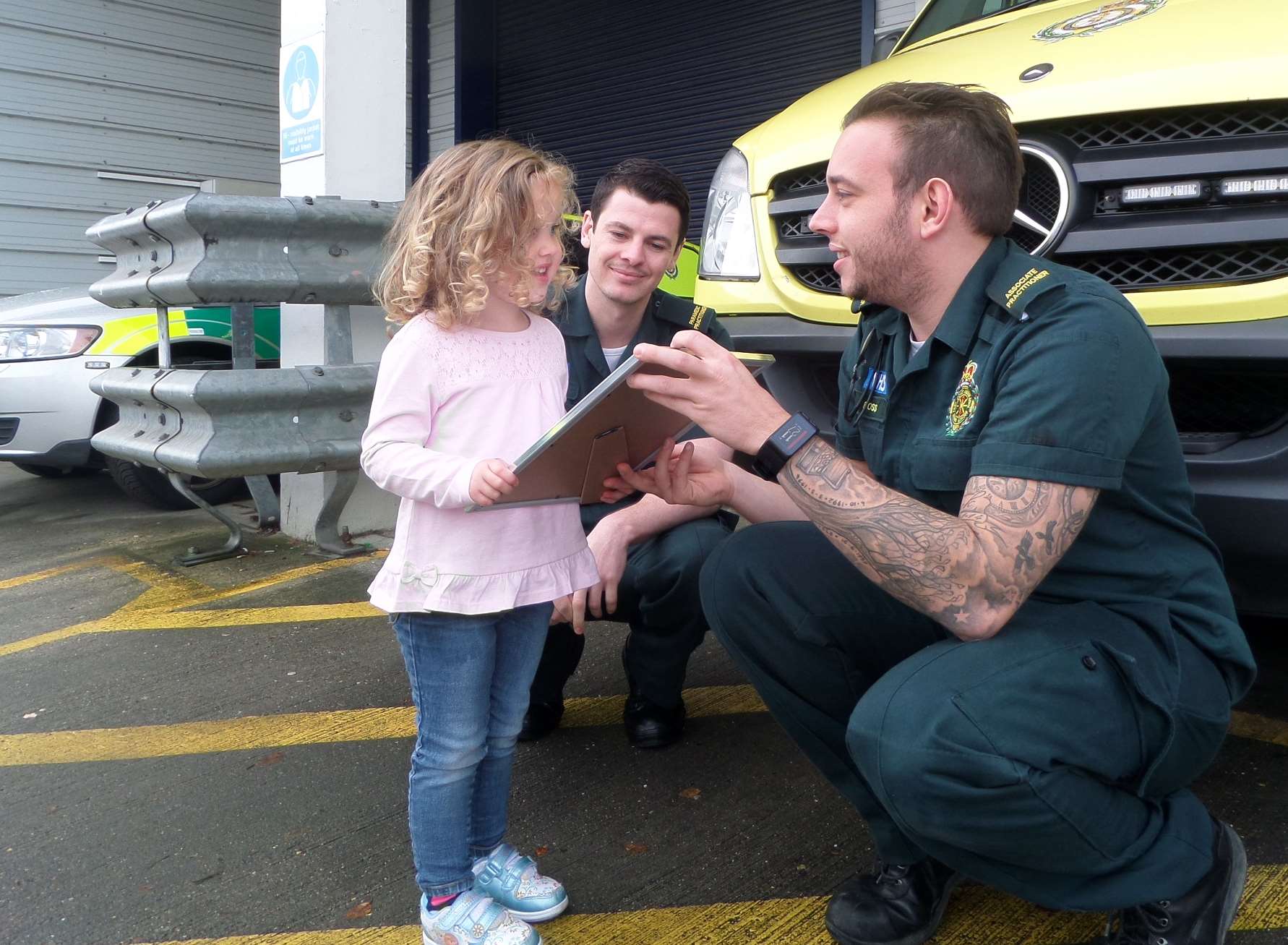 Isabelle receiving her certificate