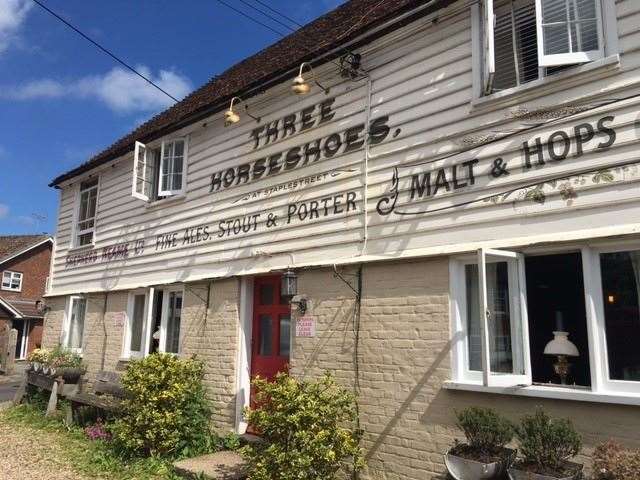 Traditional for this part of Kent, the white weatherboards and old fashioned writing on the side of the pub is a sure sign you’ve found yourself a Shepherd Neame hostelry.