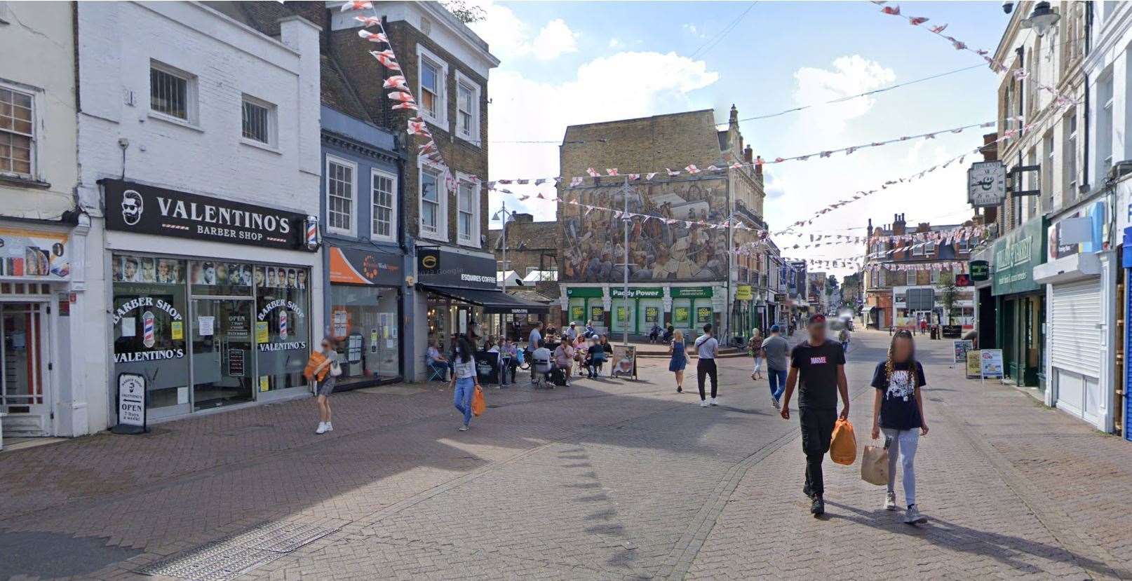 Three people were assaulted in an alleyway on Dartford High Street