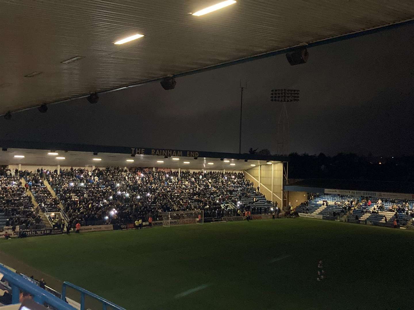 Floodlight failure as Gillingham play Leyton Orient