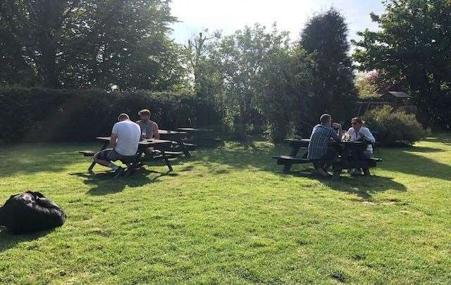 The large garden had plenty of picnic tables dotted about and quite a few folks were taking advantage of the warm afternoon sunshine