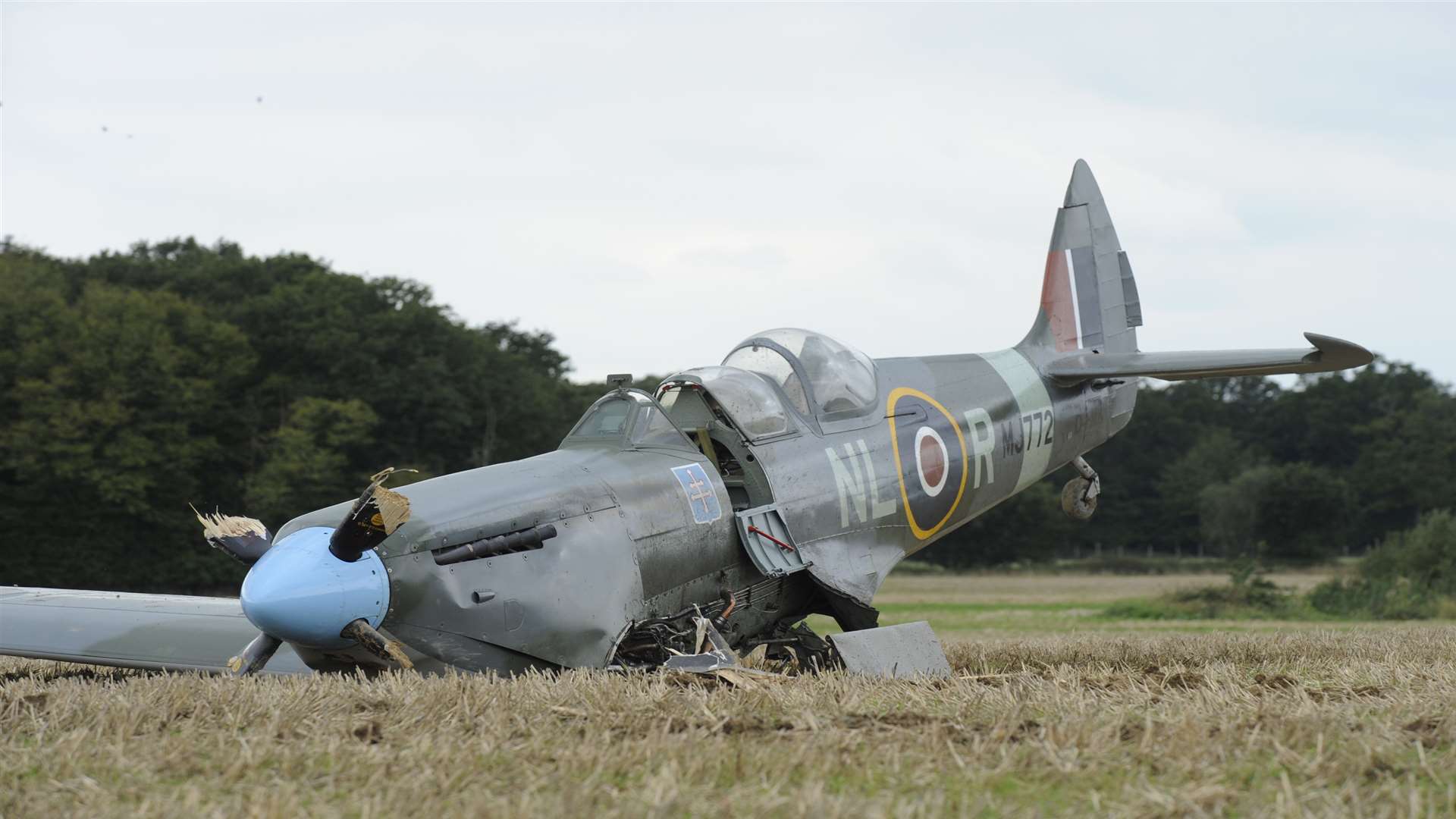 The wing has come off and the propellers snapped