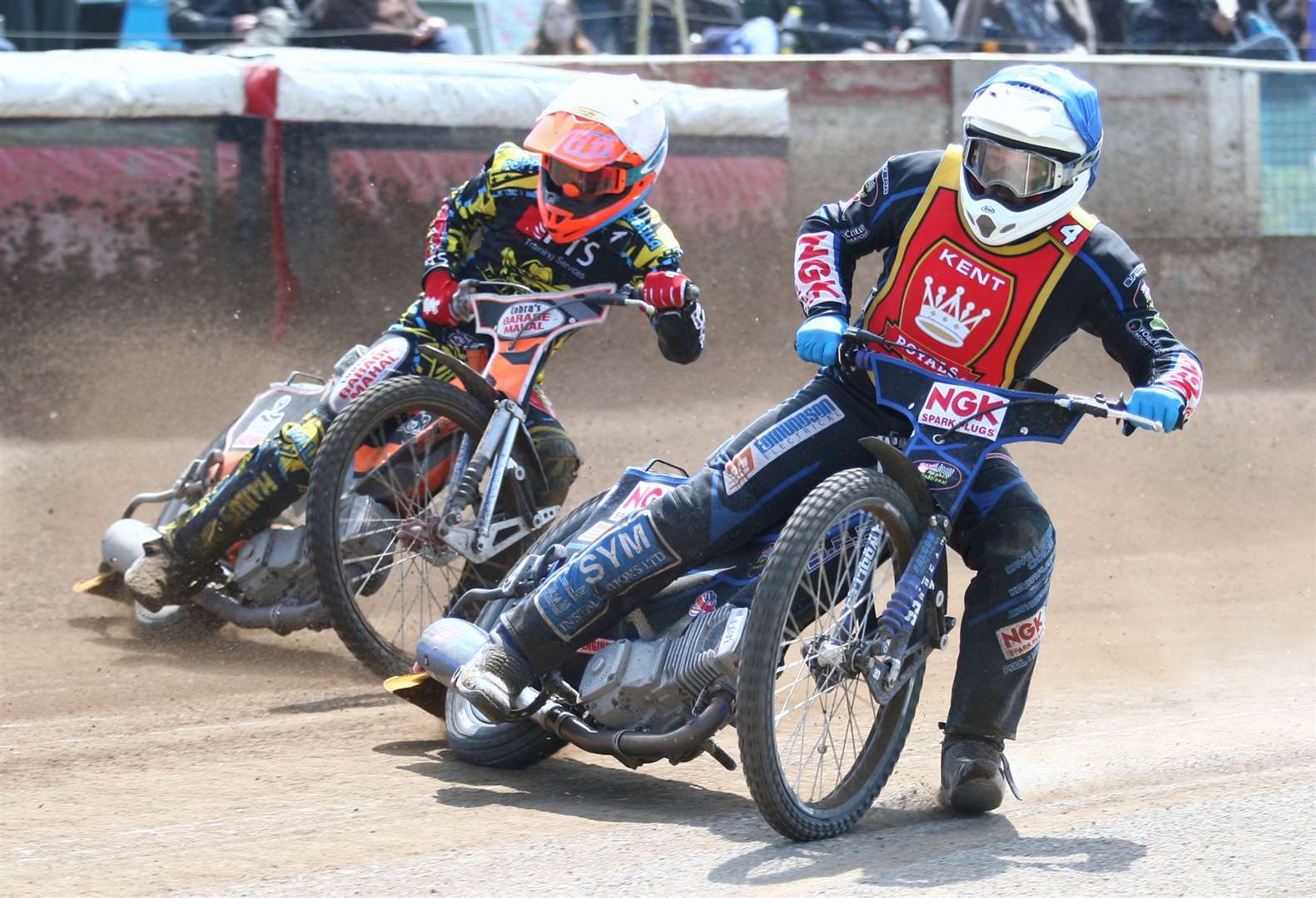 Kent Royals' Tom Woolley defends from Berwick Bullets' Connor Coles. Picture: Amanda Morrison