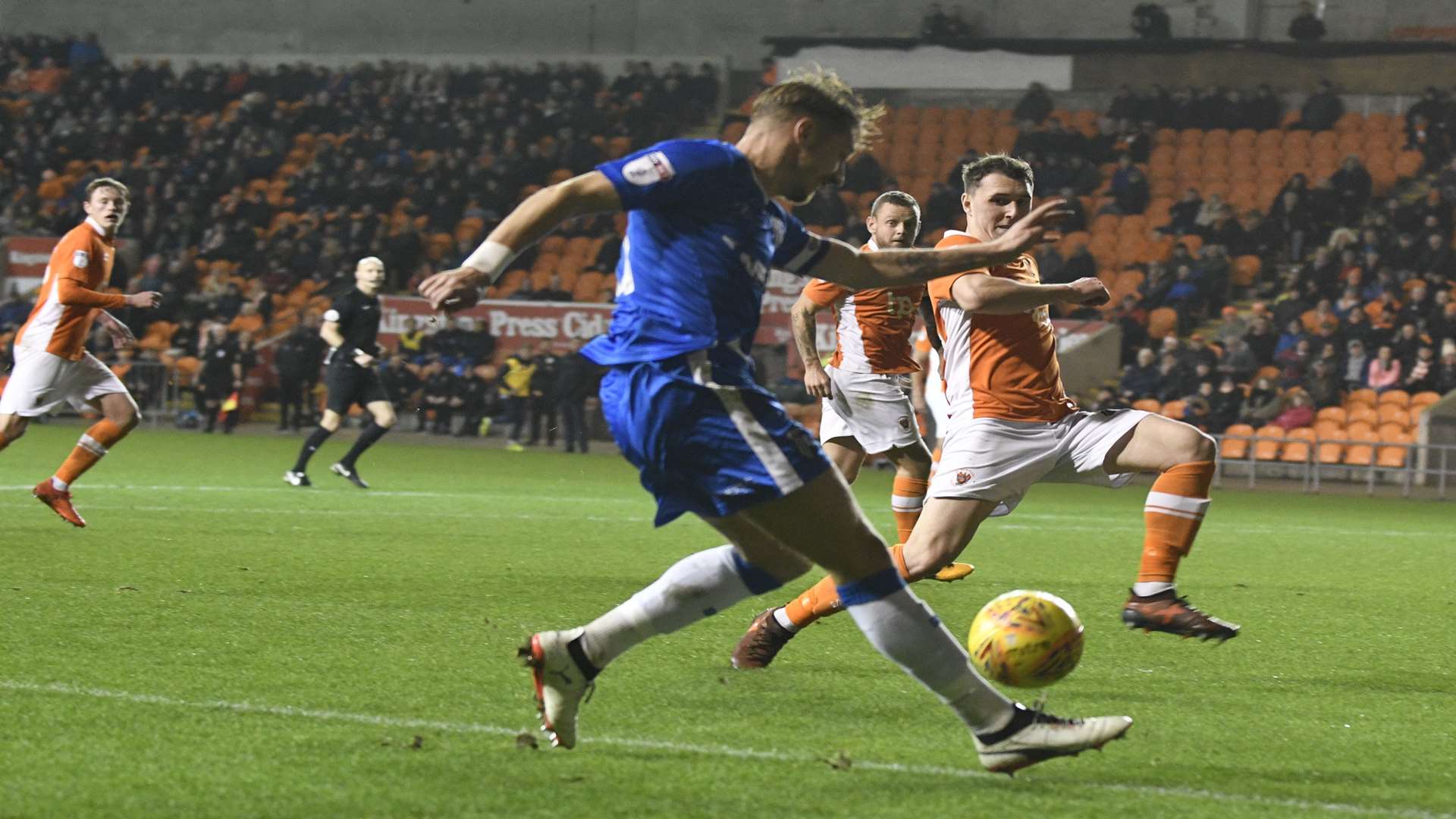 Lee Martin looks picks out a team-mate Picture: Barry Goodwin