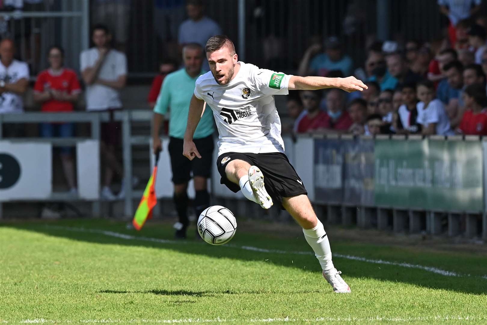 Winger Danny Leonard has joined from Dartford