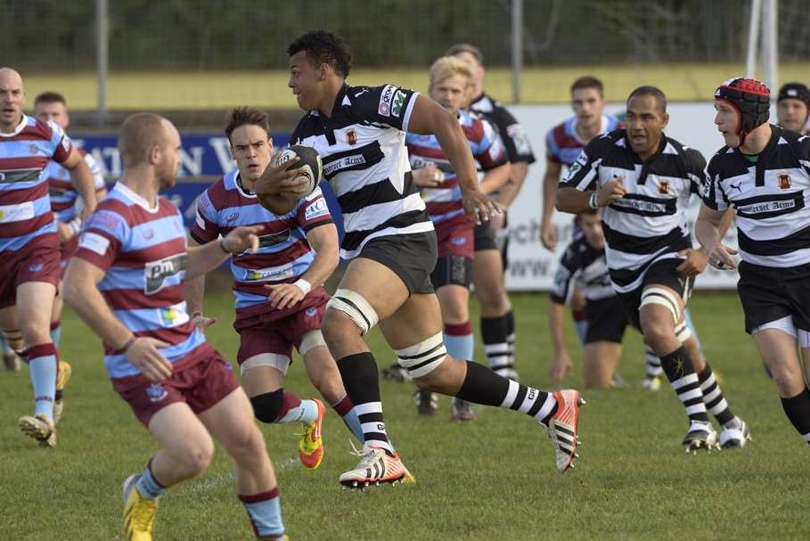 Gravesend, in black and white, are chasing promotion (Pic: Andy Payton)