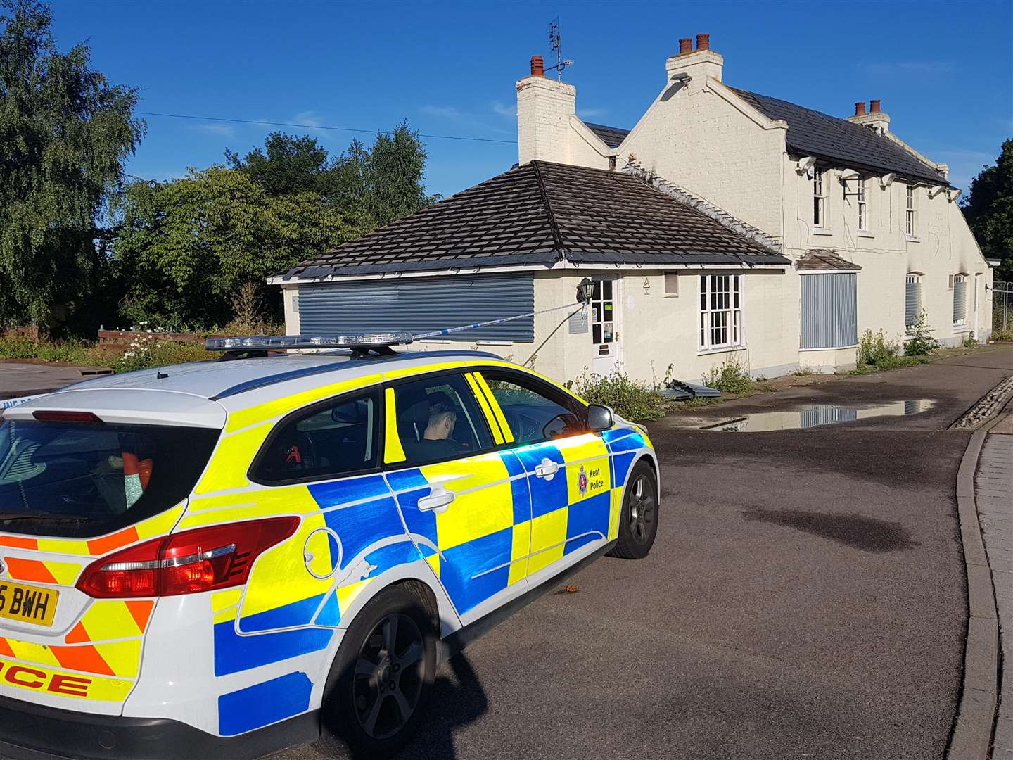 Police at the pub this morning (3653076)