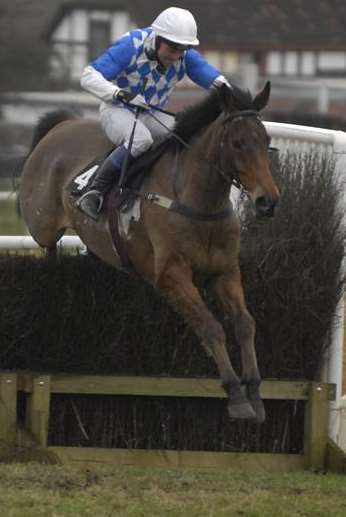 Kent Grand National 2013 winner Freddies Return ridden by Phil York