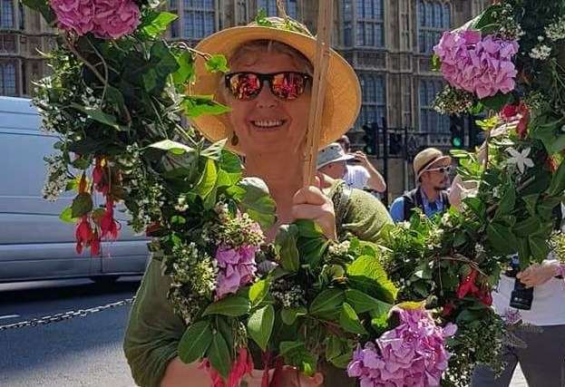 Sweeps protest march to parliament (14500686)