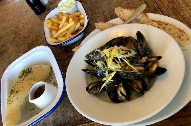 Mrs SD chose the beer battered fish and, having been invited to try it, I can confirm it was excellent. However, it was still second best to my mussles, which I can honestly say were the best I’ve ever tasted in this country