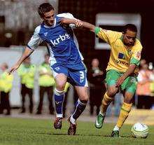 Korey Smith fends off John Nutter