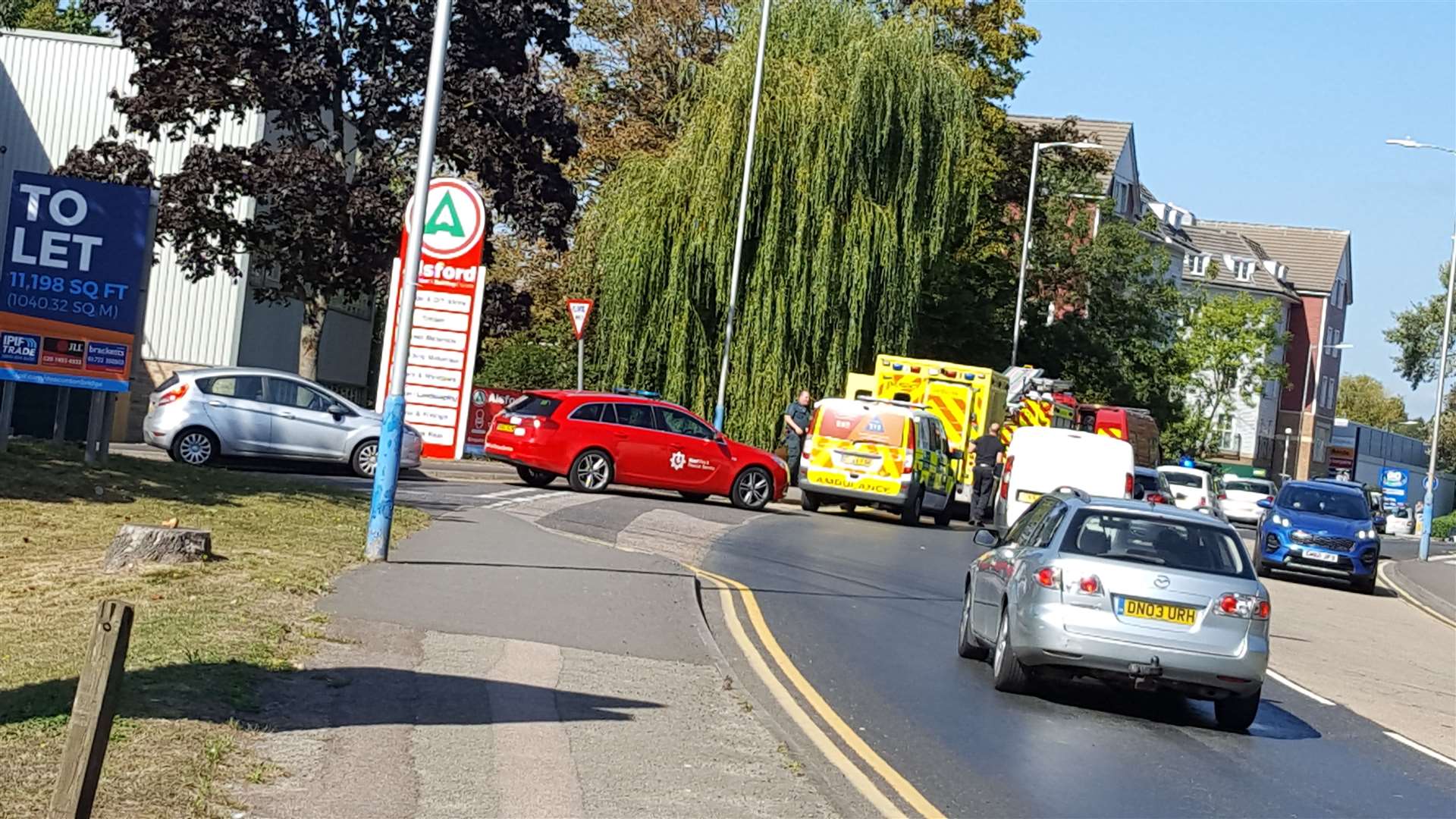 Police have cordoned off part of the river next to Vale Road, Tonbridge (16956588)