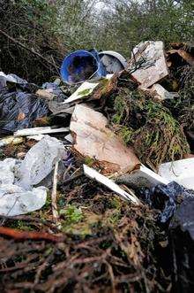 Fly-tipping in Southdown Road, Halfway