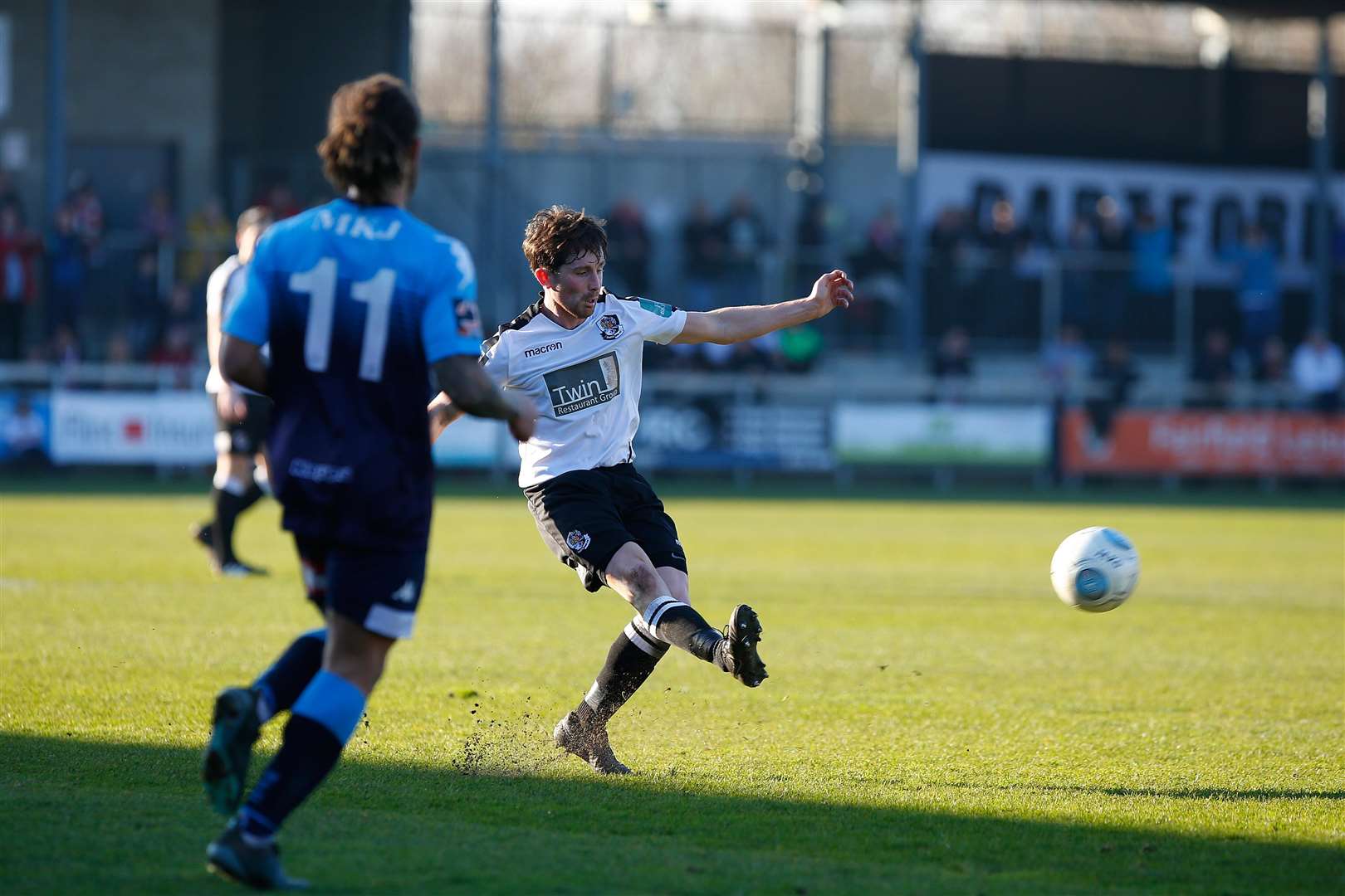 Lee Noble plays the ball forward Picture: Andy Jones