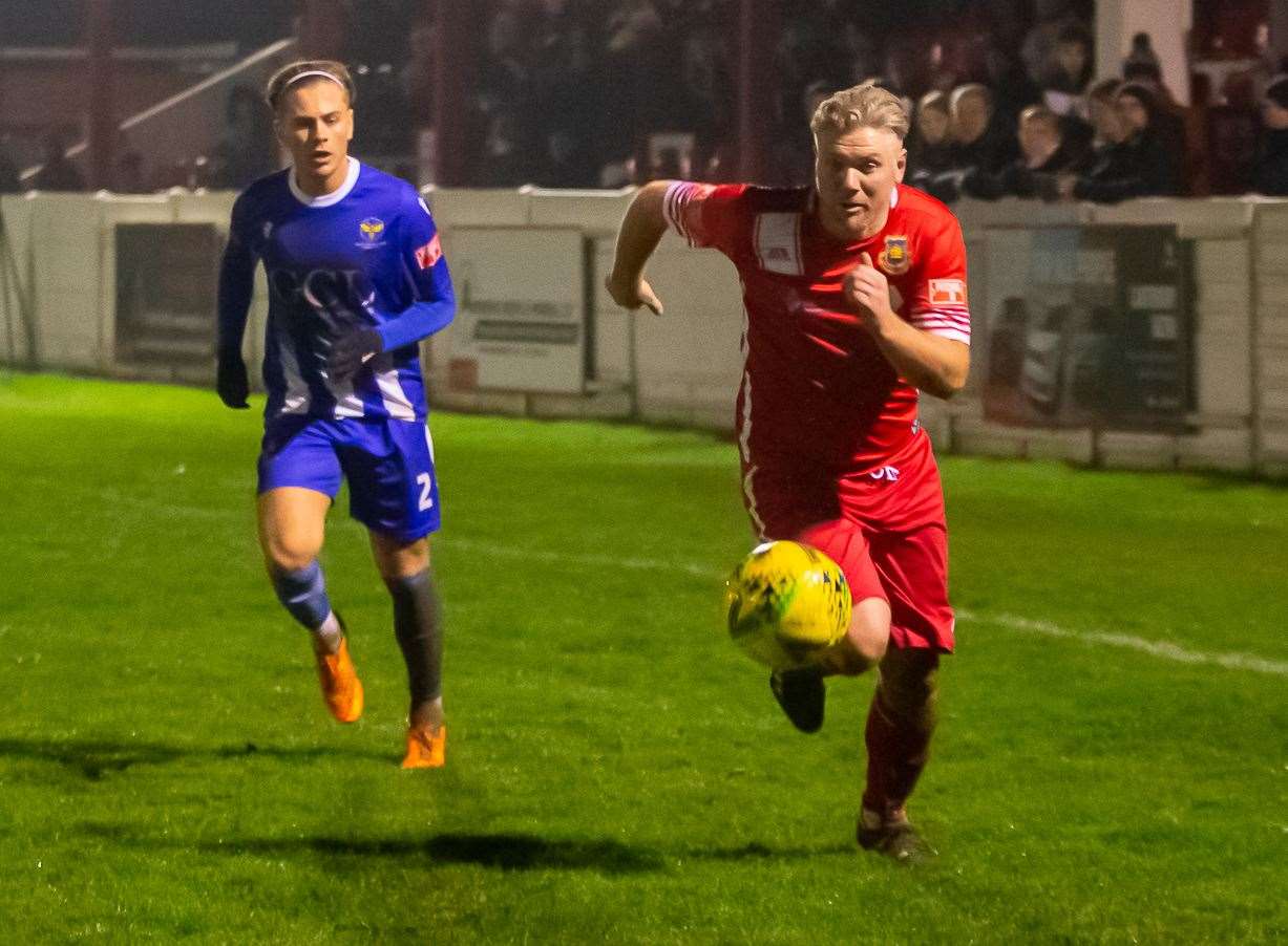 Harry Goodger wins the race to the loose ball. Picture: Les Biggs