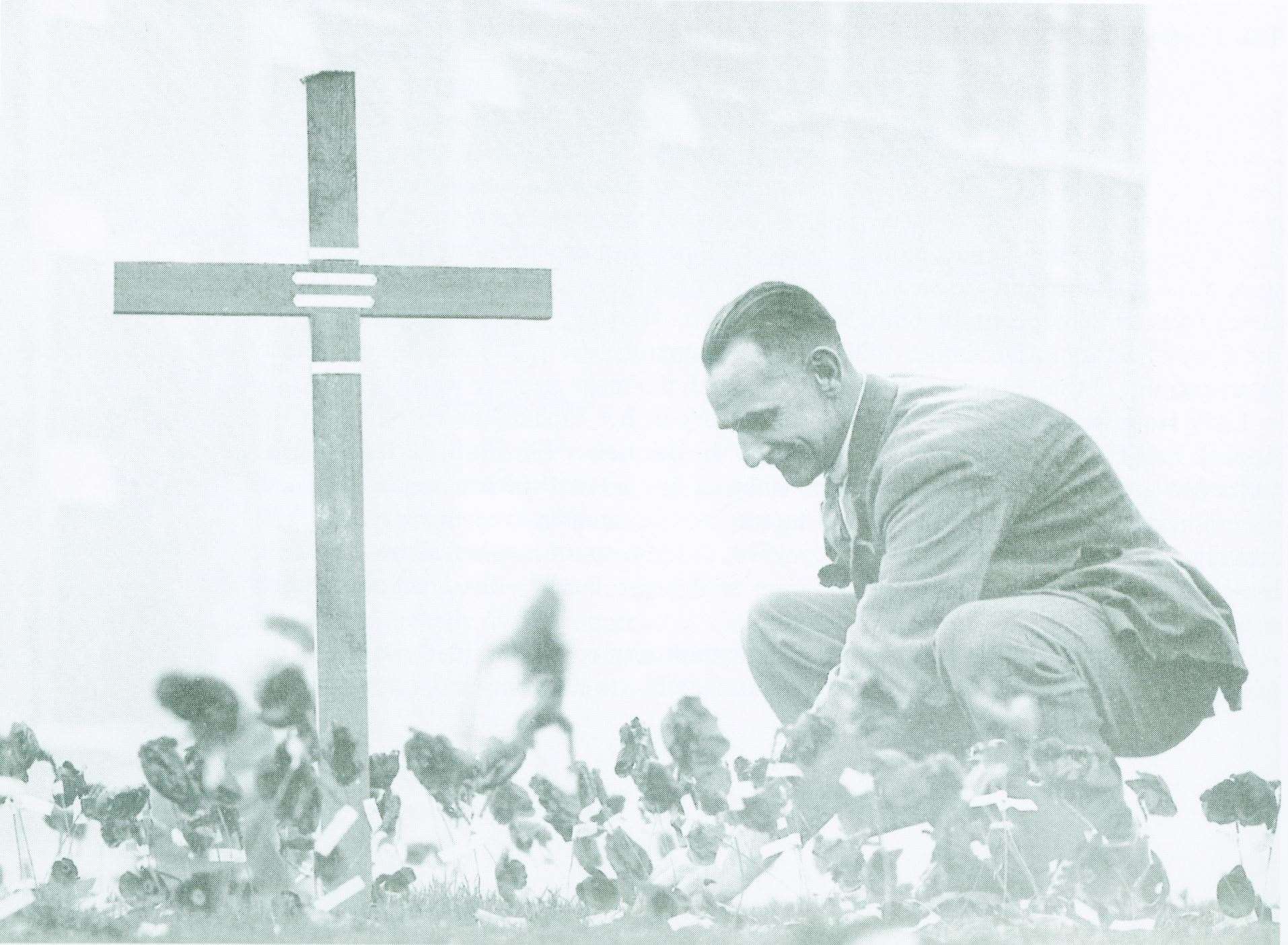 The first Field of Remembrance, 1928 © The Royal British Legion/Pen & Sword 2001