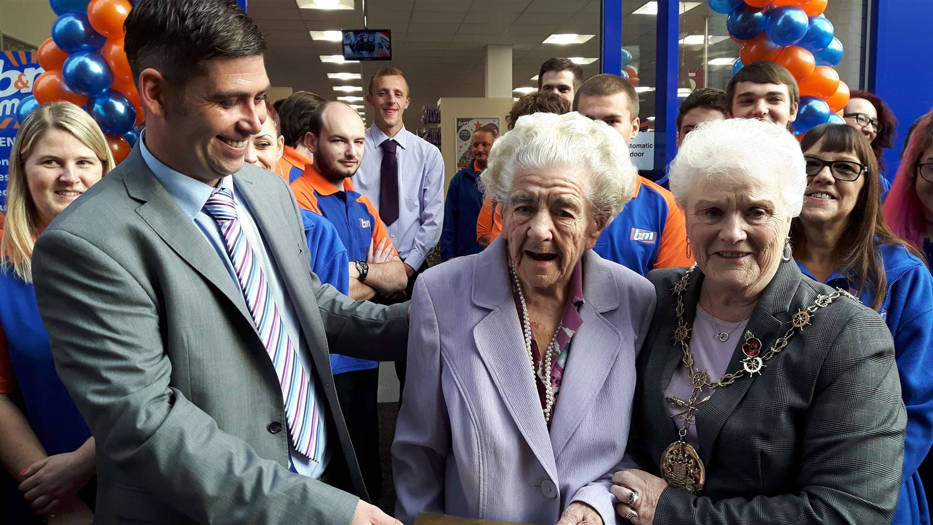 Vera cut the ribbon at the opening of B&M with manager Carl Russell and Gravesham mayor Cllr Greta Goatley