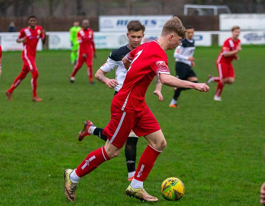 George McIlroy cuts inside for the Oystermen. Picture: Les Biggs