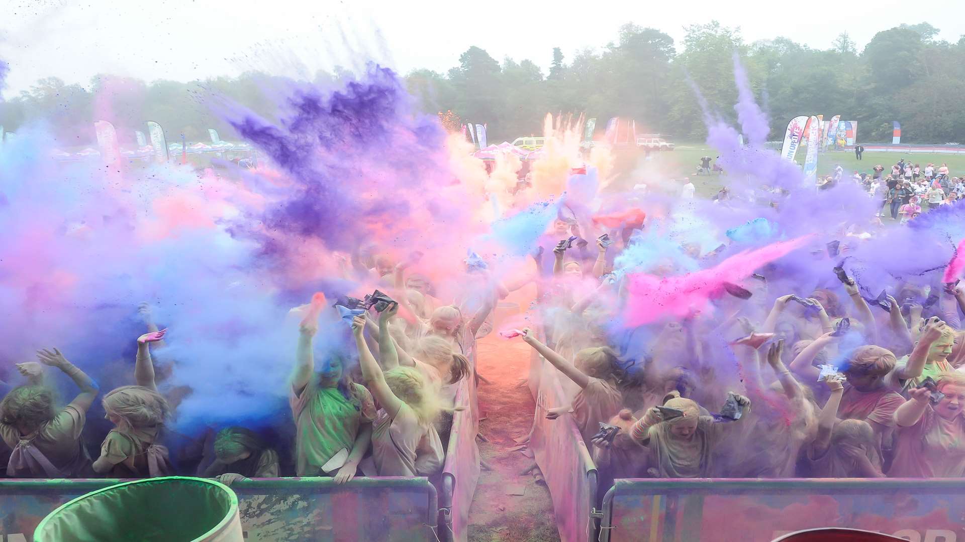 Participants get covered in colour throughout the run