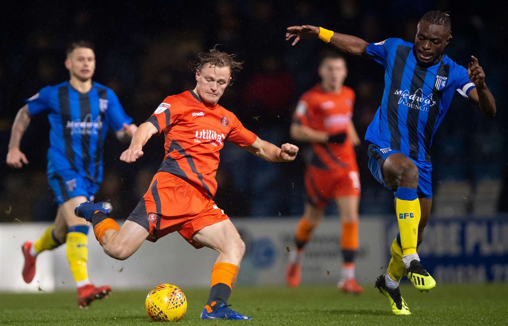 Alex Samuel shoots as Gabriel Zakuani struggles to make the ground back Picture: Ady Kerry