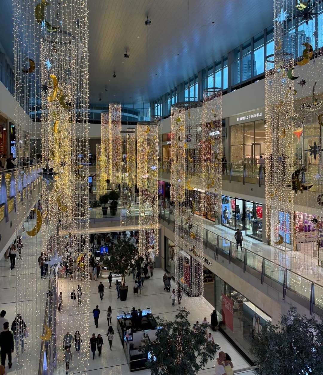 Dubai Mall moments before it became flooded