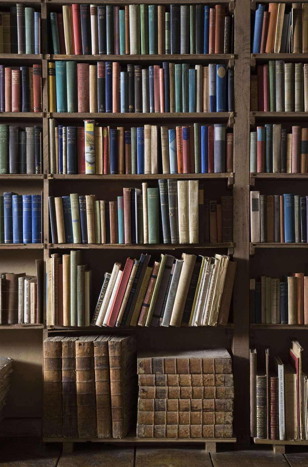 Books on the library shelves at Sissinghurst Castle