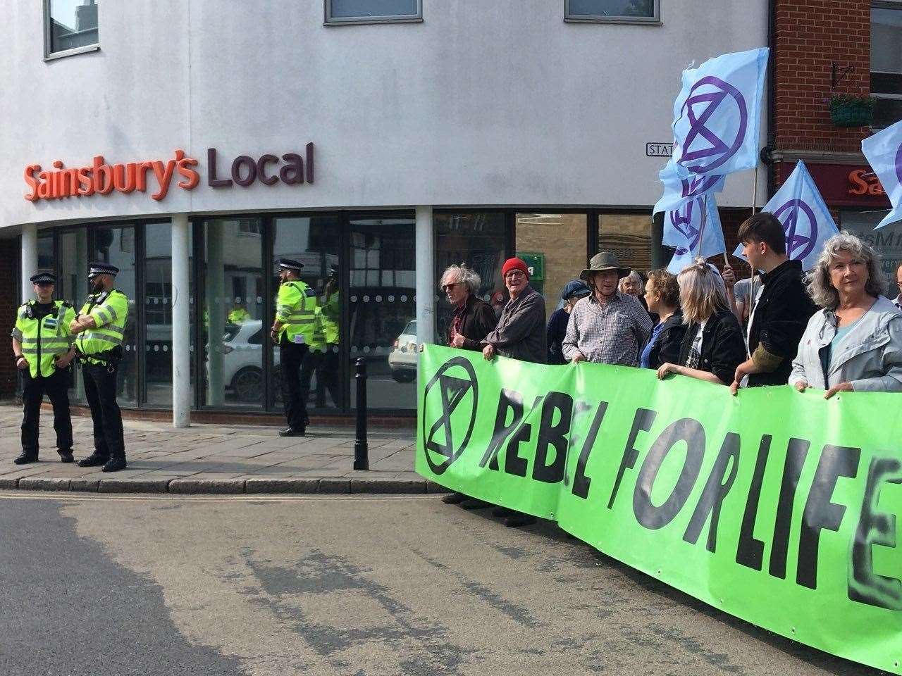 The blockade is of Station Road West, but traffic is passing by along St Dunstan's Street (10748409)